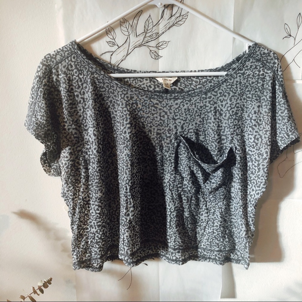 Forever 21 crop gray leopard top